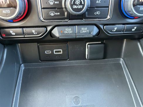 Used 2022 Chevrolet Suburban Z71 w/ Luxury Package image 20