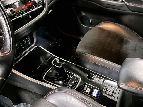 Used 2021 Mitsubishi Outlander LE image 17