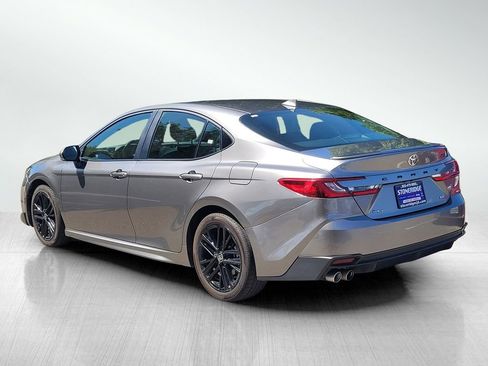 Used 2025 Toyota Camry SE image 6