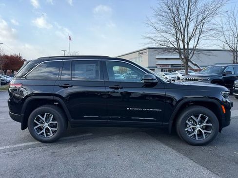 New 2025 Jeep Grand Cherokee Limited w/ MOPAR Finishing Package image 8