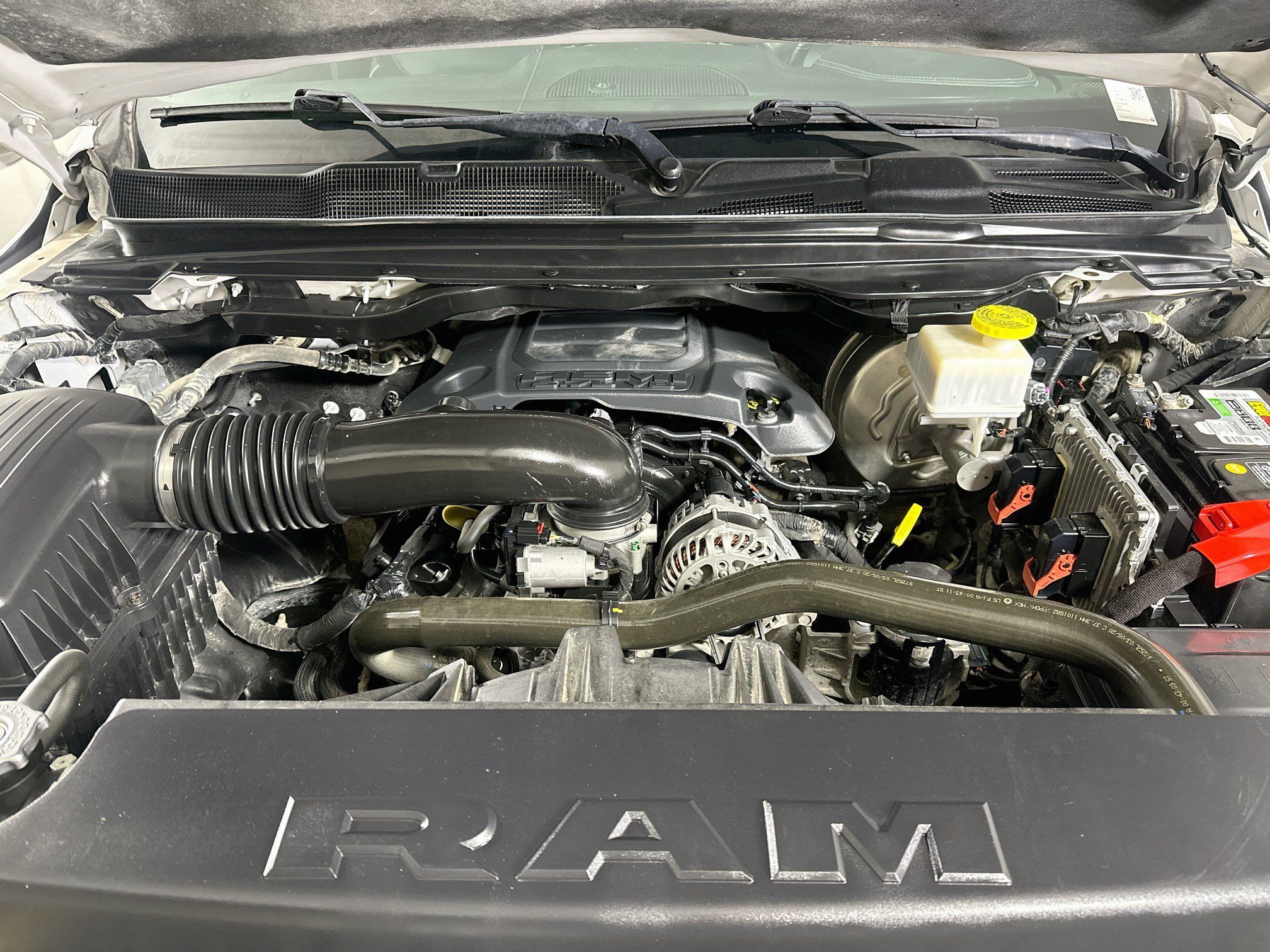 Used 2020 RAM 1500 Laramie w/ Sport Appearance Package AWD/4WD image 33