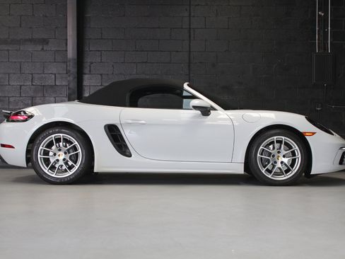 Used 2021 Porsche 718 Boxster w/ Premium Package RWD image 34