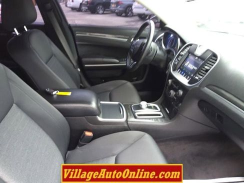 Used 2018 Chrysler 300 Touring w/ Sport Appearance Package image 29