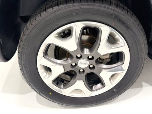 Used 2018 Jeep Compass Limited w/ Navigation Group AWD/4WD image 12