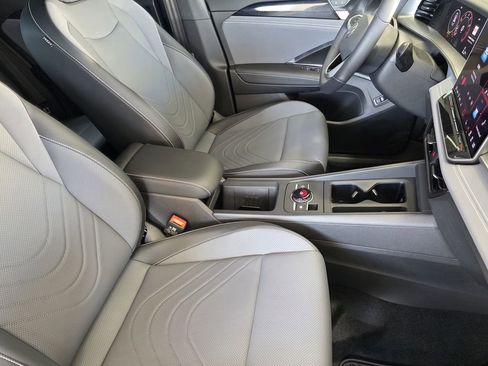 New 2026 Volkswagen Tiguan SE R-Line image 11