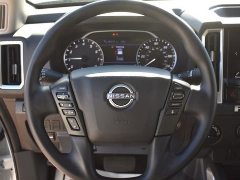 Used 2025 Nissan Frontier SV image 17