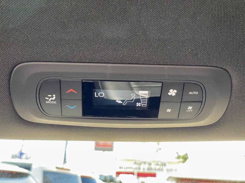 Used 2018 Chrysler Pacifica Touring-L w/ Premium Audio Group FWD image 34