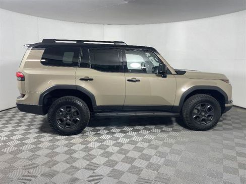 Used 2025 Lexus GX 550 AWD/4WD image 8