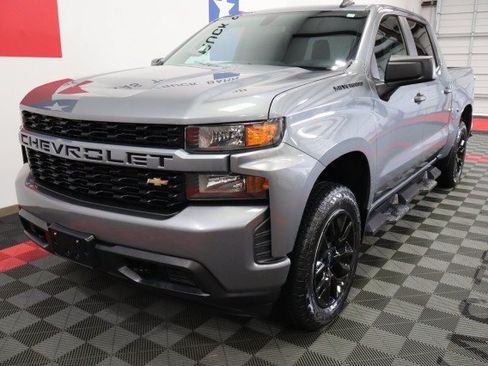 Used 2020 Chevrolet Silverado 1500 Custom w/ Infotainment Package RWD image 3