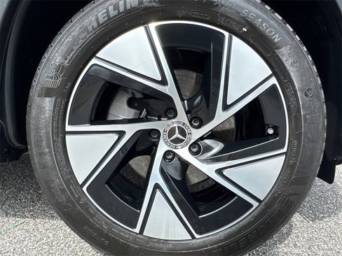 Used 2024 Mercedes-Benz GLC 300 4MATIC image 13