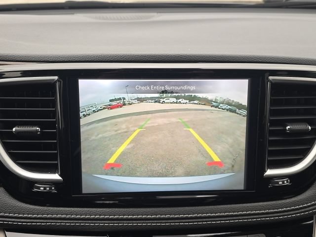 Used 2024 Chrysler Pacifica Limited FWD image 40