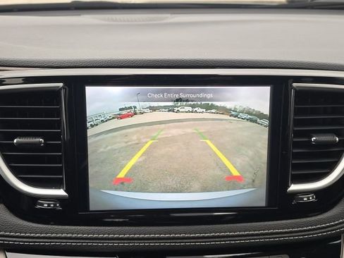 Used 2024 Chrysler Pacifica Limited image 40