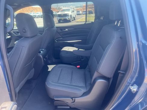 Used 2025 Chevrolet Traverse LT image 13