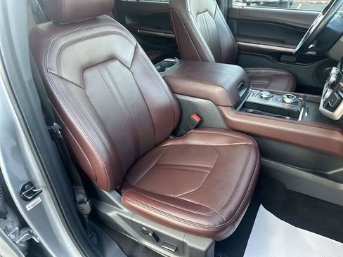 Used 2024 Ford Expedition Limited image 29