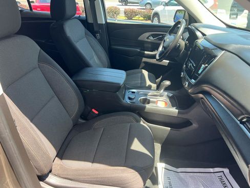 Used 2020 Chevrolet Traverse LT FWD image 18