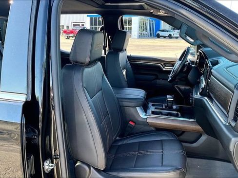 Used 2024 Chevrolet Silverado 1500 High Country w/ Z71 Off-Road Package AWD/4WD image 29