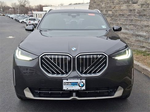 Used 2025 BMW X3 xDrive30i w/ Premium Package image 2