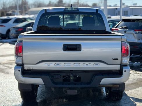 Used 2022 Toyota Tacoma TRD Off-Road w/ Technology Package image 4