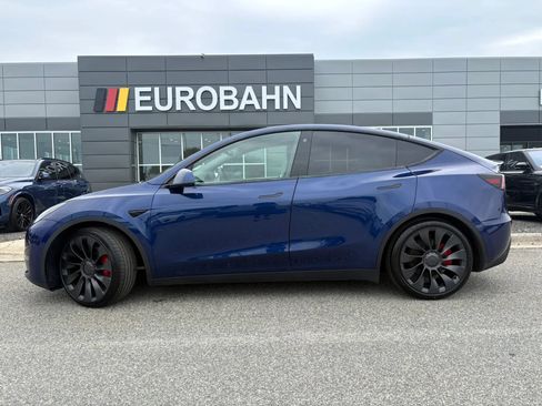 Used 2023 Tesla Model Y Performance AWD/4WD image 2