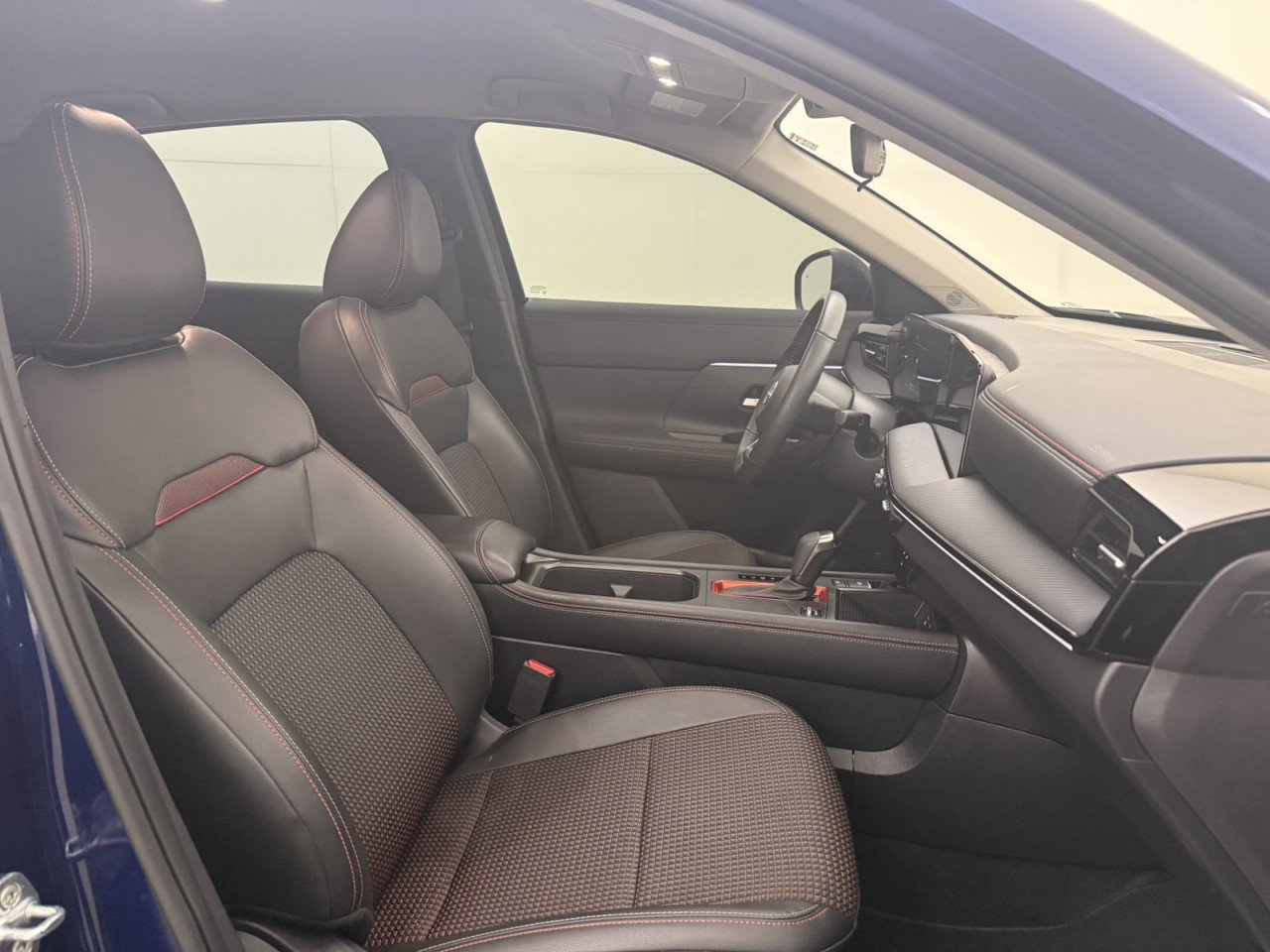 Used 2025 Nissan Kicks SR FWD image 10