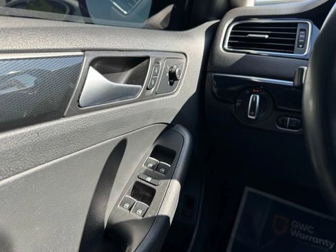 Used 2017 Volkswagen Jetta SEL image 24