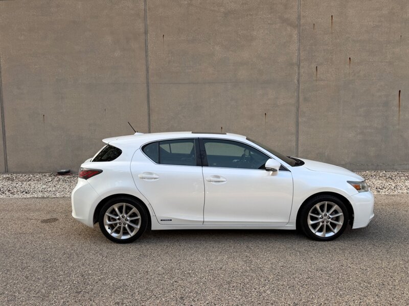 Used 2011 Lexus CT 200h Premium w/ Premium Audio Pkg FWD image 8