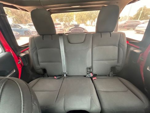 Used 2018 Jeep Wrangler Unlimited Sport AWD/4WD image 13