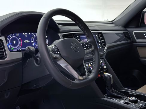 Used 2022 Volkswagen Atlas Cross Sport SE w/ Panoramic Sunroof Package image 19