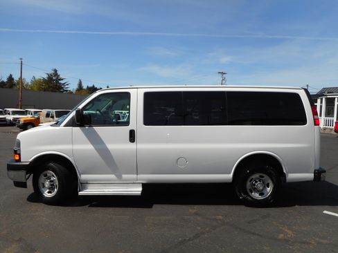 Used 2017 Chevrolet Express 3500 LT w/ LT Preferred Equipment Group image 2