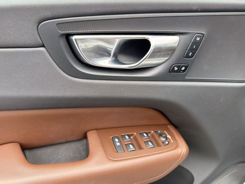 Used 2023 Volvo XC60 B5 Plus w/ Protection Package Premier image 12