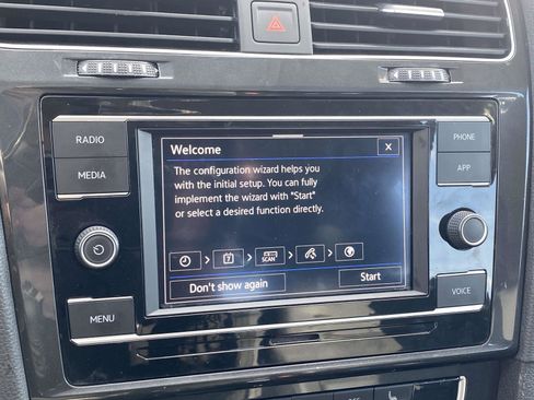 Used 2021 Volkswagen Golf 4-Door image 23