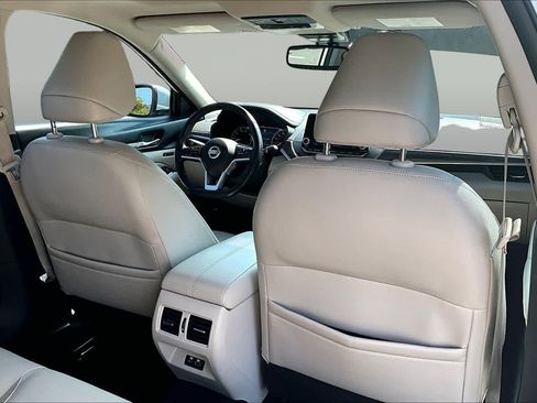 Used 2020 Nissan Altima 2.0 Platinum FWD image 20