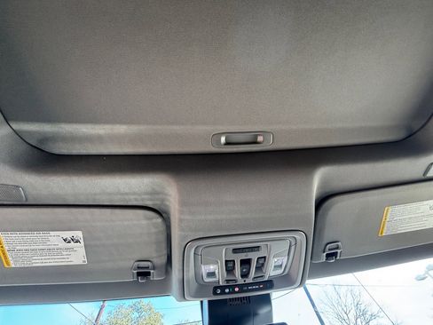 Used 2024 GMC Sierra 1500 SLT image 7