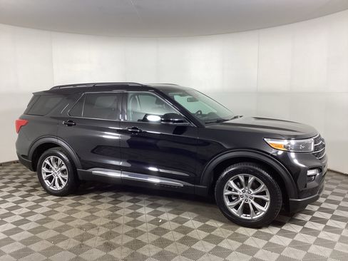 Used 2023 Ford Explorer XLT w/ Equipment Group 202A AWD/4WD image 1
