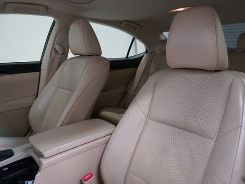 Used 2013 Lexus ES 350 w/ Luxury Pkg FWD image 9