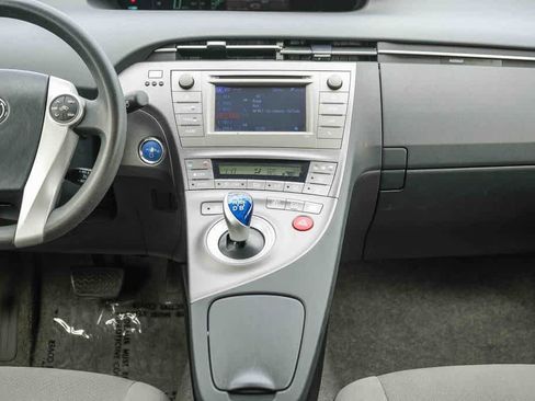 Used 2015 Toyota Prius Two w/ Preferred Accessory Package FWD image 13