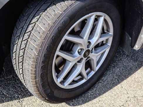 Used 2024 Ford Edge SEL image 39