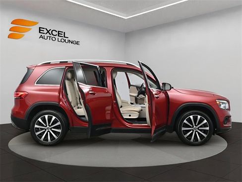 Used 2020 Mercedes-Benz GLB 250 w/ Premium Package image 52