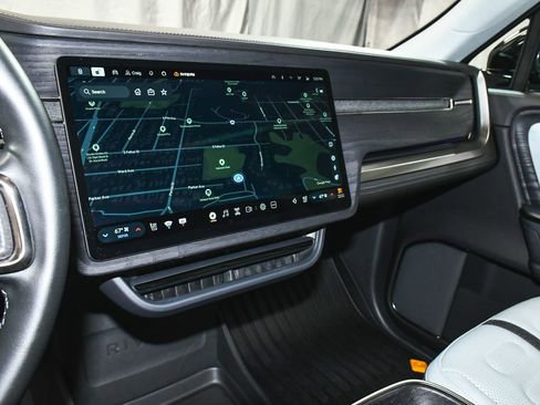 Used 2025 Rivian R1S Adventure image 37