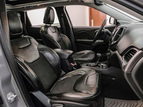 Used 2020 Jeep Cherokee Latitude Plus w/ Comfort/Convenience Group image 29