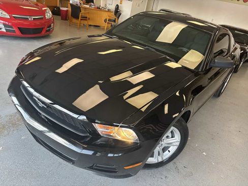 Used 2010 Ford Mustang Coupe RWD image 9