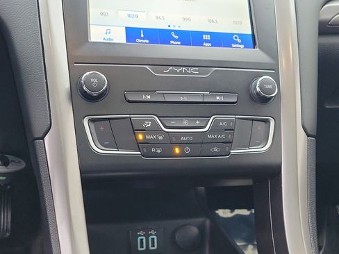 Used 2020 Ford Fusion SE image 27