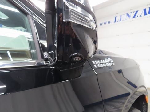 Used 2024 Chevrolet Suburban High Country image 55