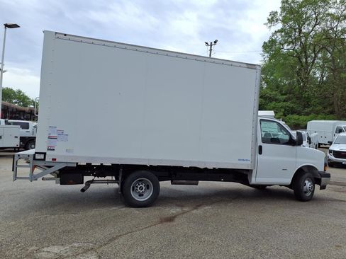 New 2025 GMC Savana 3500 w/ Power Convenience Package image 20