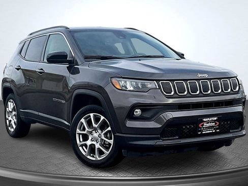 Used 2022 Jeep Compass Latitude image 11