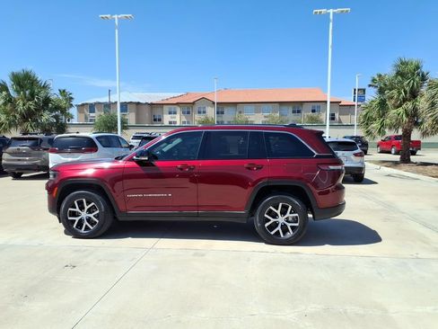 Used 2023 Jeep Grand Cherokee Limited RWD image 2