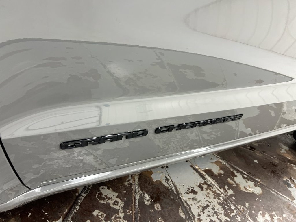 Used 2020 Jeep Grand Cherokee Altitude AWD/4WD image 26