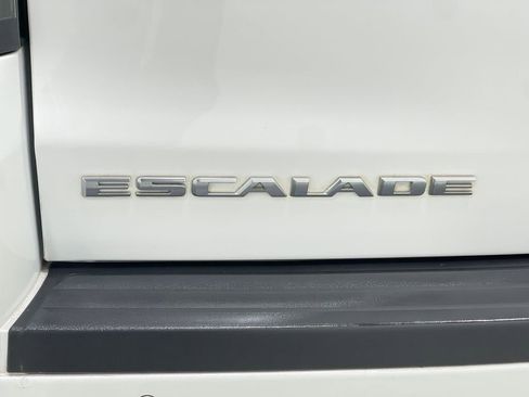 Used 2018 Cadillac Escalade Premium Luxury image 44