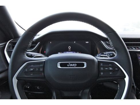 Used 2024 Jeep Grand Cherokee Altitude AWD/4WD image 15
