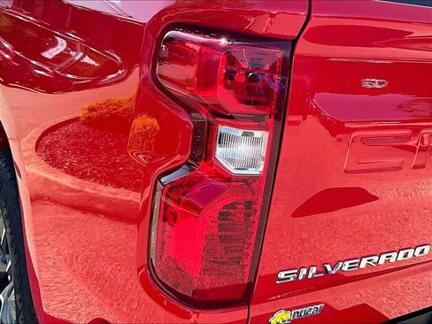 Used 2023 Chevrolet Silverado 1500 LT AWD/4WD image 32